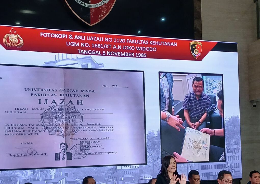 Survei Indikator Ungkap Kepercayaan Masyarakat Soal Ijazah Jokowi Asli