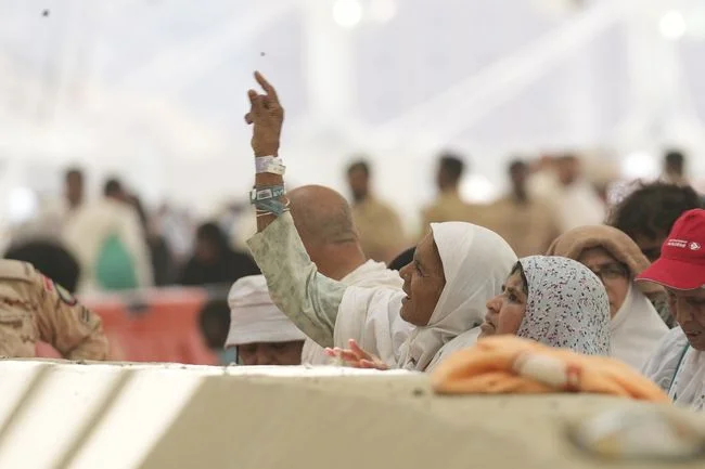 Makna Lempar Jumrah di Mina, Simbol Perlawanan Setan dalam Ibadah Haji