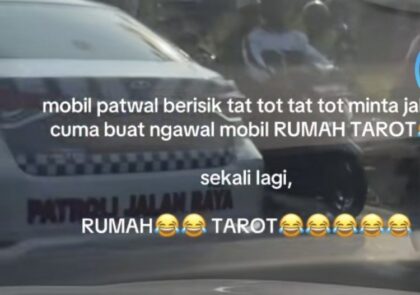 Mobil Rumah Tarot Dikawal Patwal, Netizen Geram