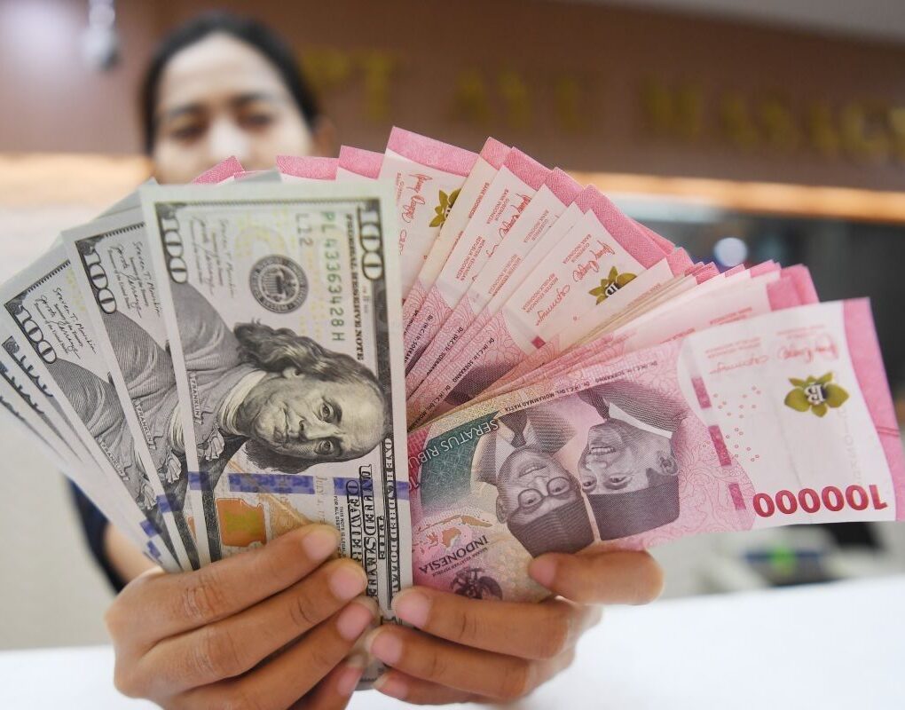 Nilai Tukar Rupiah Hari Ini Menguat, Dolar AS Melemah