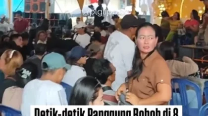 Panggung Kayu Hajatan Ambruk (Lambeturah.co.id)