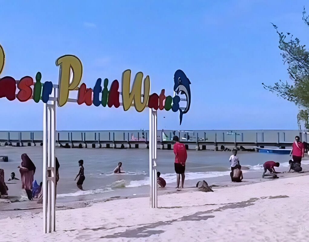 Pantai Pasir Putih Wates Rembang: Surga Tropis di Ujung Rembang