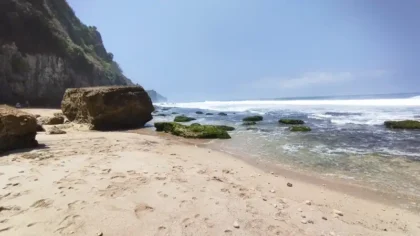 Pantai Seruni Gunungkidul, Hidden Gem di Yogyakarta yang Wajib Dikunjungi