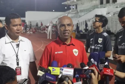 Simon Tahamata Bantah Isu RMS, Fokus Angkat Sepakbola Indonesia ke Piala Dunia