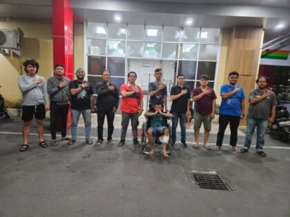 Pelaku yang diamankan petugas kepolisian dan ditembak.(istimewa)