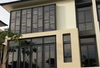 Perlindungan dan Estetika Kaca Gedung Modern: Kenali Jenis Film dan Sticker Terkini