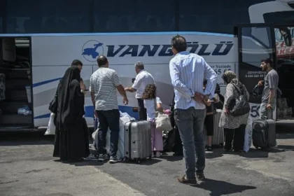Evakuasi WNI dari Iran Dimulai, Empat Bus Telah Capai Perbatasan Negara