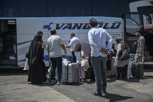 Evakuasi WNI dari Iran Dimulai, Empat Bus Telah Capai Perbatasan Negara