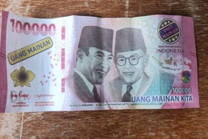 Viral Amplop Pernikahan Berisi Uang Mainan, Pengantin Baru Syok Saat Membuka Kado