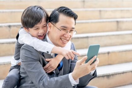 Gerakan Ayah Mengantar Anak Sekolah, Ini Manfaatnya Menurut Psikolog
