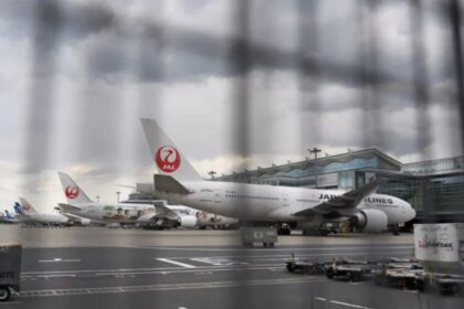Pesawat Japan Airlines Mendarat Darurat di Osaka Akibat Tekanan Kabin
