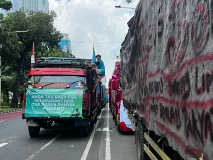 Demo Sopir Truk Tuntut Revisi RUU ODOL, Ratusan Polisi Dikerahkan Amankan Aksi