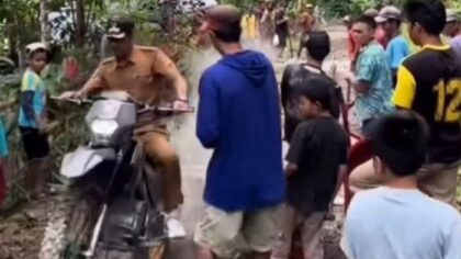 Aksi Kontroversial Kades Sinjai Terobos Jalan Saat Warga Kerja Bakti Tuai Kecaman