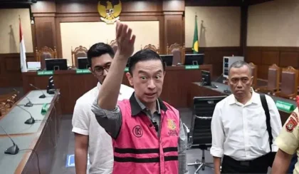 Tom Lembong Makan Gula Rafinasi di Sidang Kasus Impor Gula, Berujung Sakit Gigi