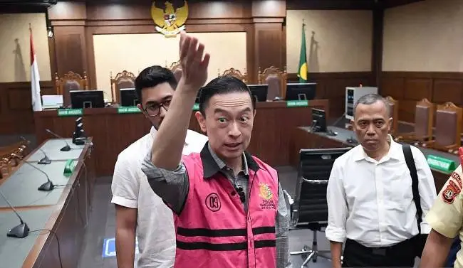 Tom Lembong Makan Gula Rafinasi di Sidang Kasus Impor Gula, Berujung Sakit Gigi