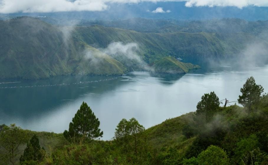 Petualangan Ekstrem di Danau Toba untuk Pacu Adrenalin