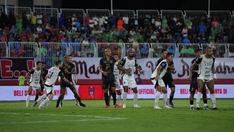 Persija Samai Persib di Puncak Klasemen Usai Kalahkan Malut United 3-2